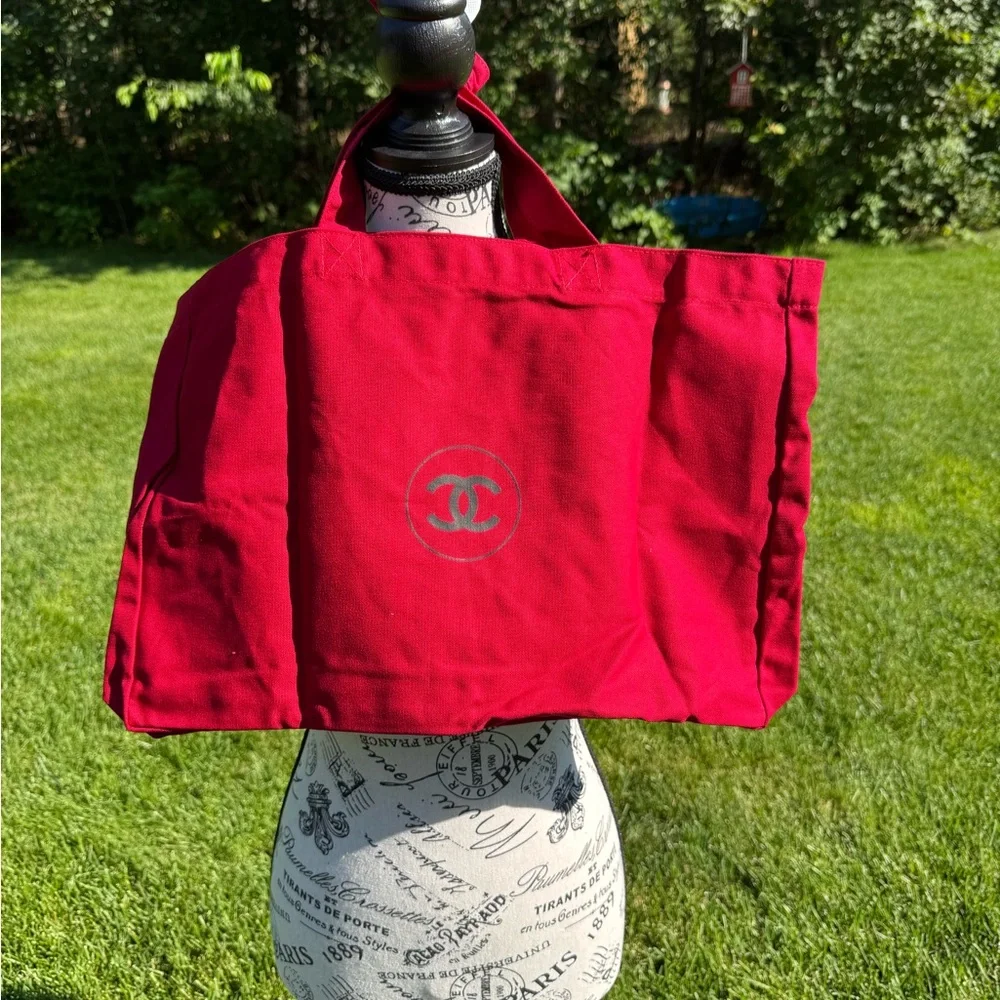 Chanel No.1 Red Tote Bag - Picture 2 of 2